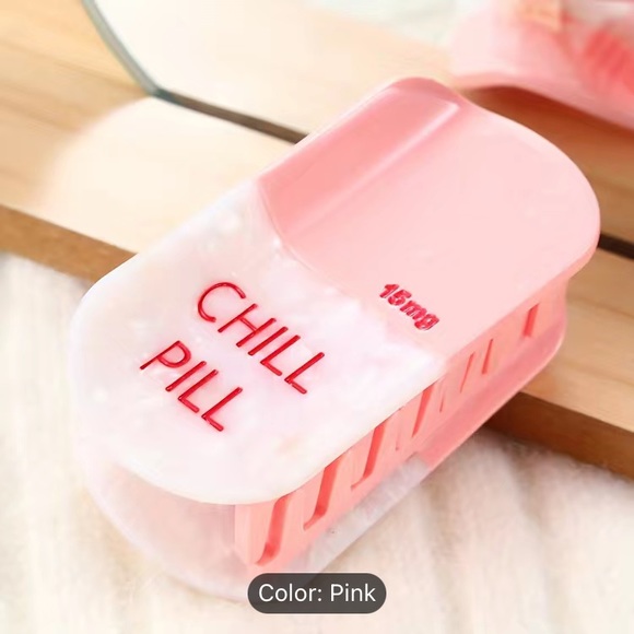BRAND NEW ADORABLE/FUN PILL W/ CHILL PILL WOMEN'S HAIR ACCESSORIES CLAW CLIP - Picture 1 of 9